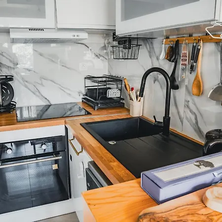 34 M With Balcony In Apartman *